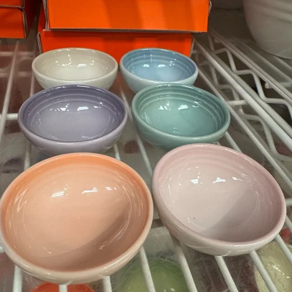 LE CREUSET VANCOUVER PASTEL STONEWARE 2oz PINCH BOWL SET OF 6 *NIB* - Picture 2 of 5